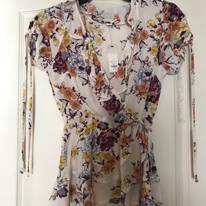Brand New w Tags! Francesca’s- Nude/Floral Shirt